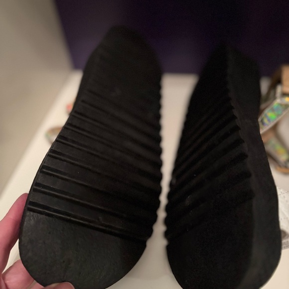 Chanel Sandals size 38 barely worn - Picture 2 of 3